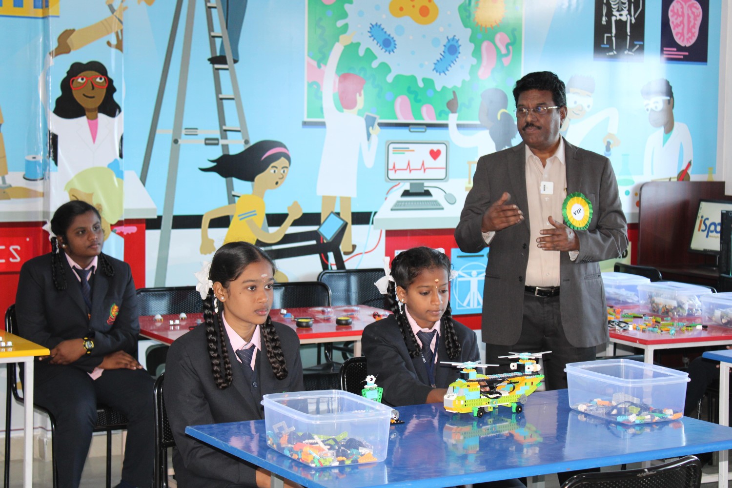 STEM Facilitators Teaching Cutting-Edge Technologies 4